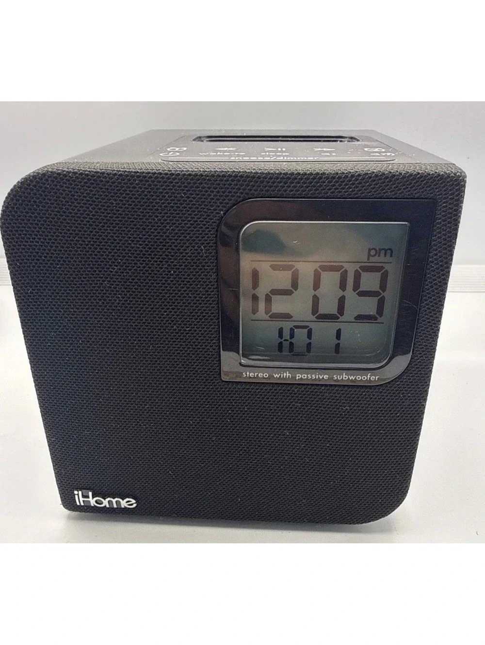 iHome iH12B Black Clock Radio Ipod Dock Stereo Speakers Alarm FM/AM